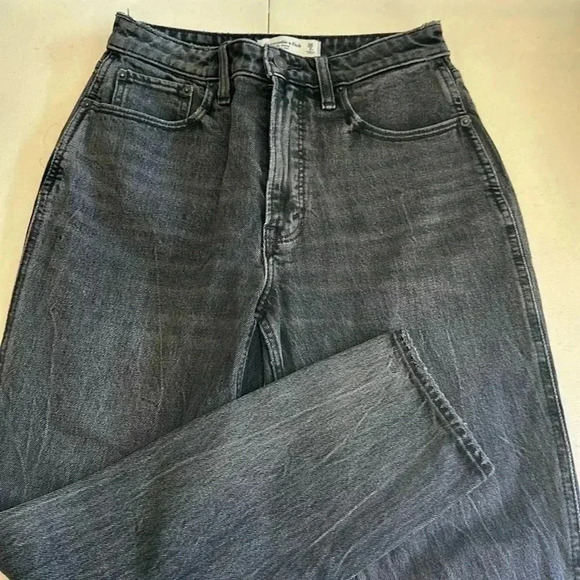 Abercrombie and fitch - Picture 1 of 4
